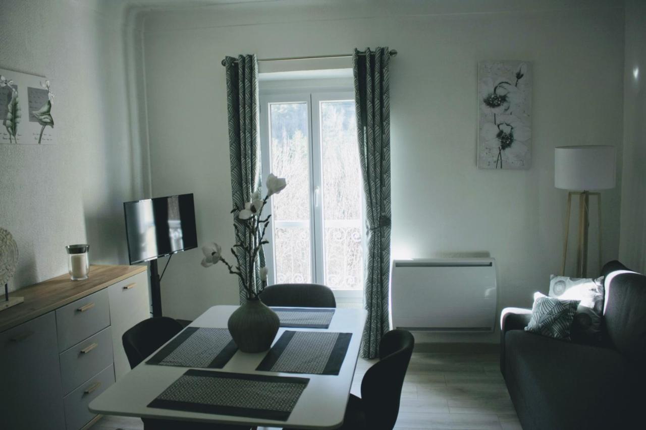 Charmant Appartement Au Coeur Des Gres D Annot Bagian luar foto